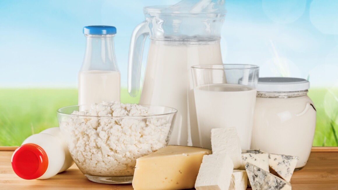 glass-milk-dairy-products-background