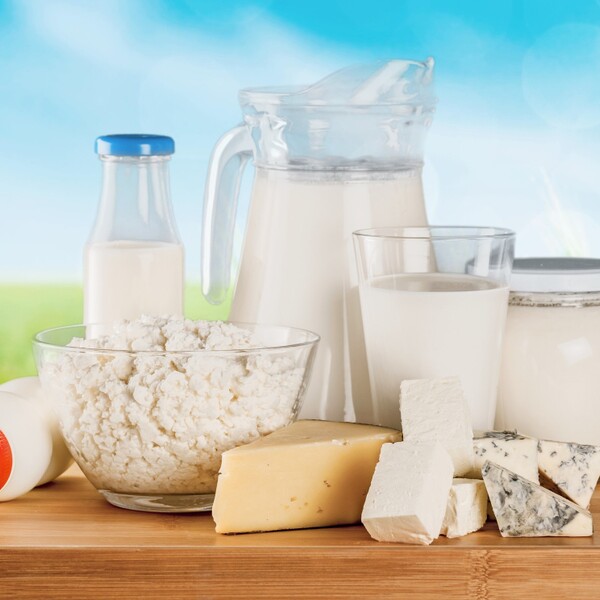 glass-milk-dairy-products-background
